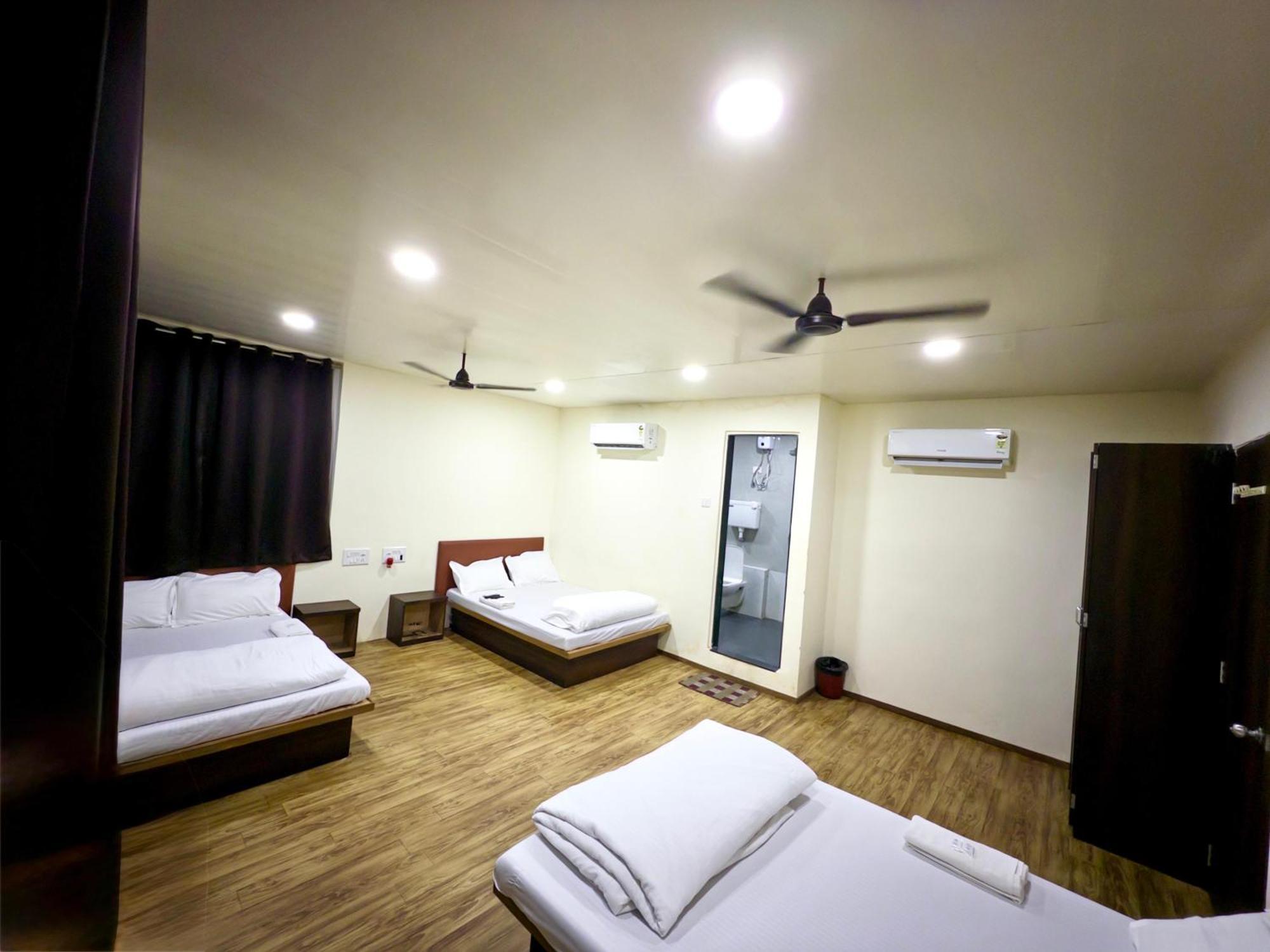 Hotel Marine Line Near Marine Drive & Cricket Stadium, South Mumbai — Photos 2