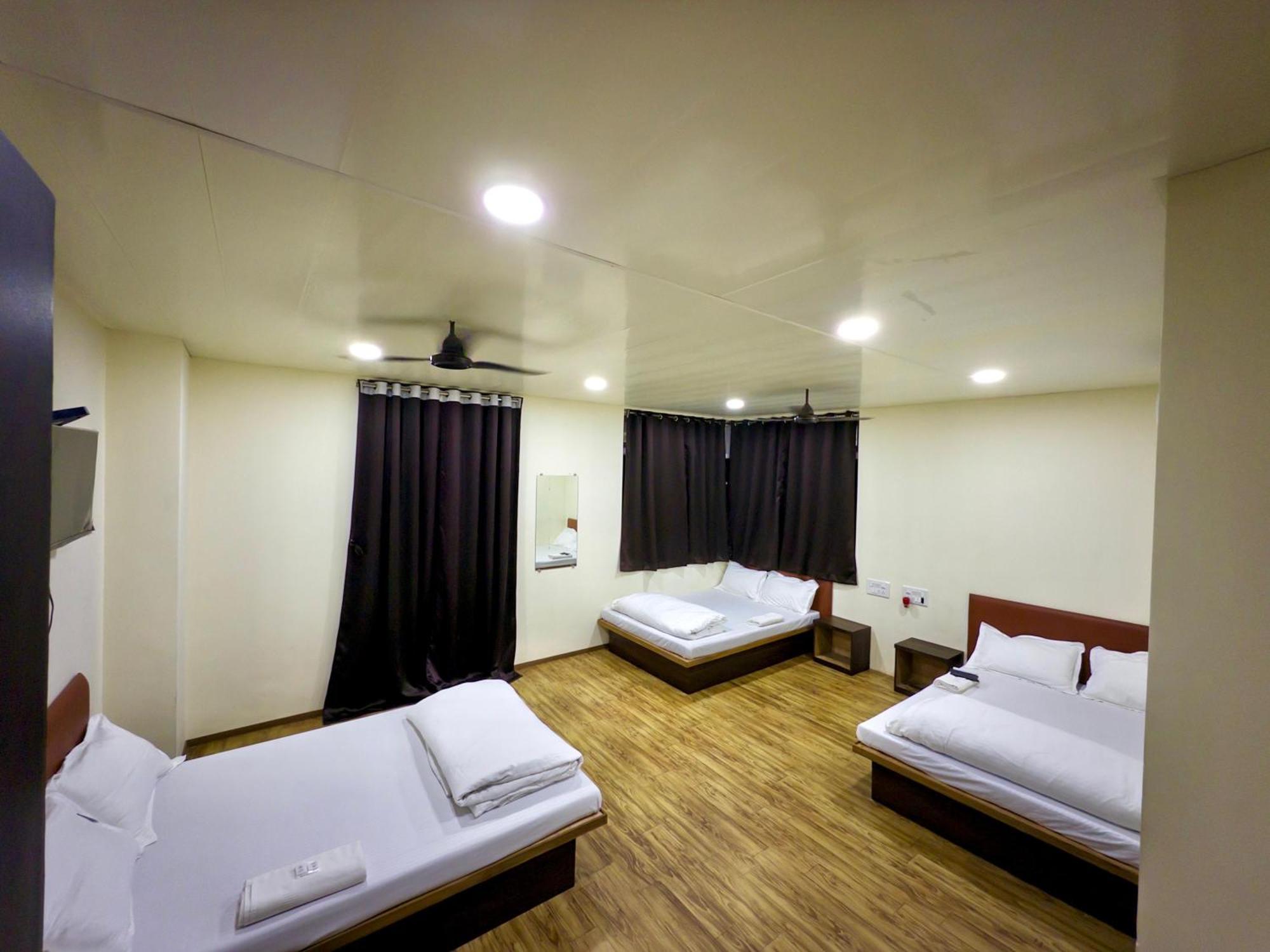 Hotel Marine Line Near Marine Drive & Cricket Stadium, South Mumbai — Photos 1